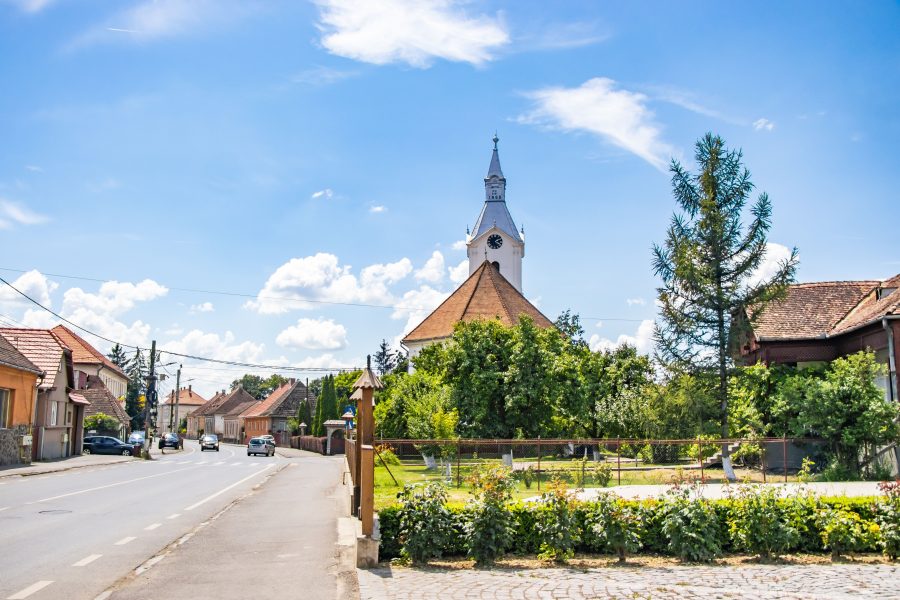 A Református templom előtt