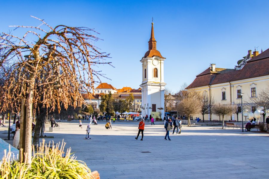 A marosvásárhelyi Színház tér és a magányos torony